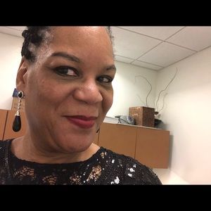 Meet your Posher, Deena